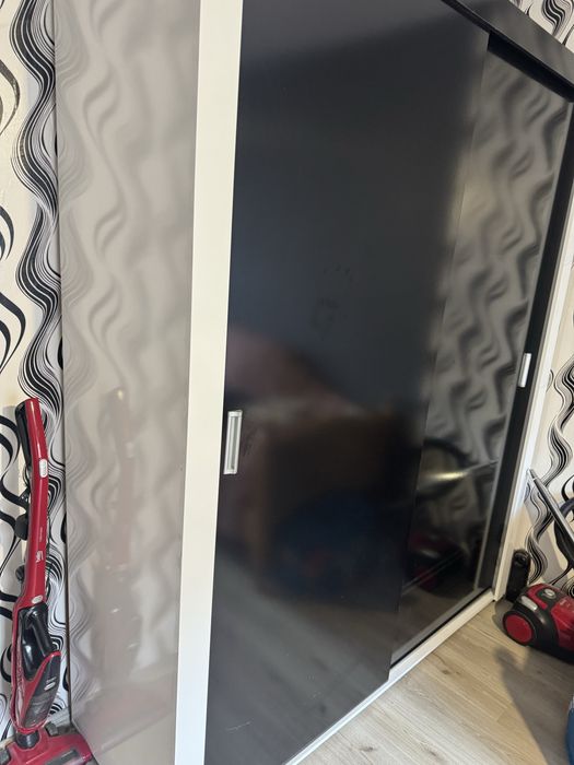 Спалния със скрийн и гардероб