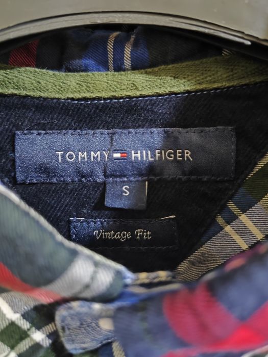 Vând cămașă Tommy Hilfiger