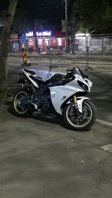 Yamaha R1 Big Bang 2013