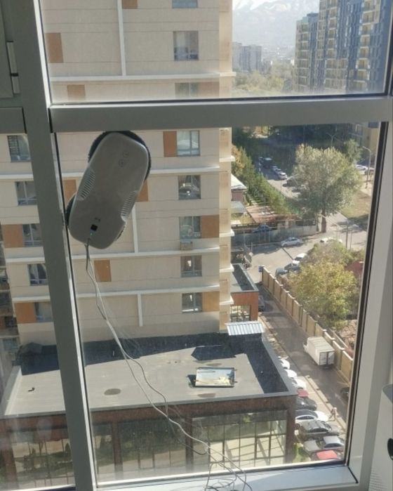 Робот-мойщик окон,зеркал,кафеля