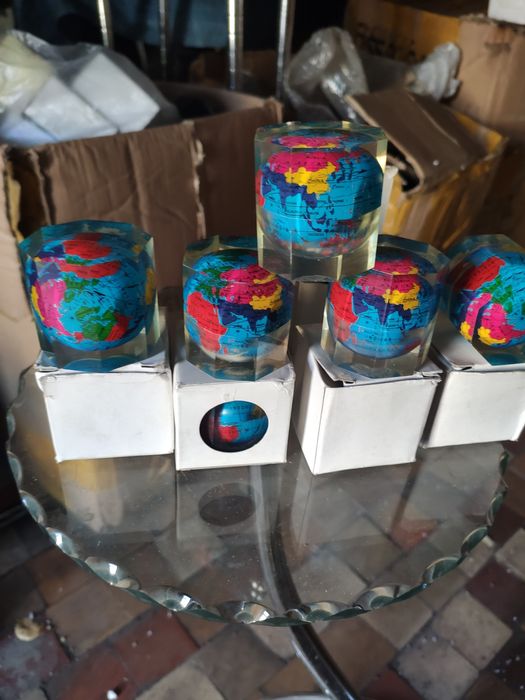 Продам сувениры глобус