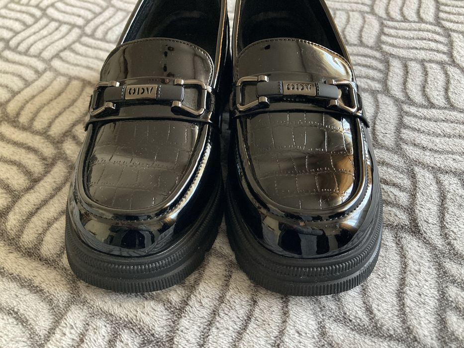 Pantofi piele lăcuită