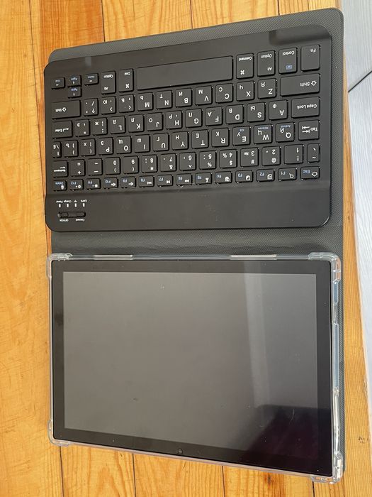 Продам планшет G3000 Plus + Наушники