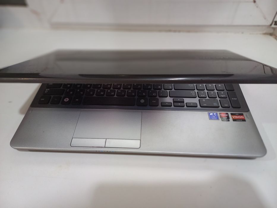 Продам ноутбук samsung np355v5x