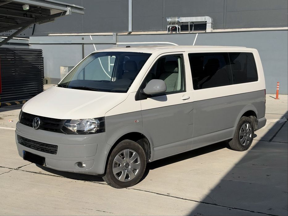 Vand VW T5 9 locuri (8+1 locuri)