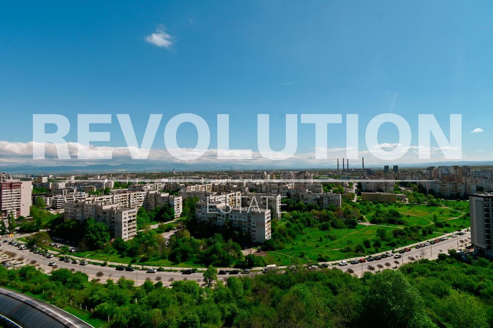 Тристаен апартамент в ж.к. Дружба 2