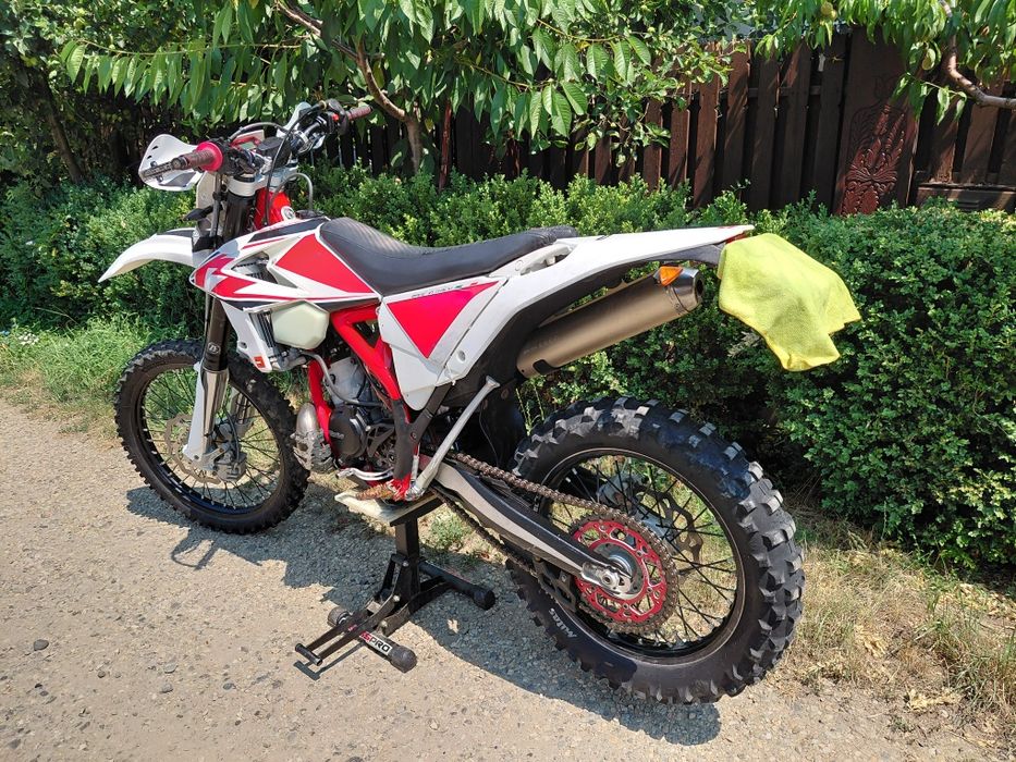 Vând Beta 200 RR