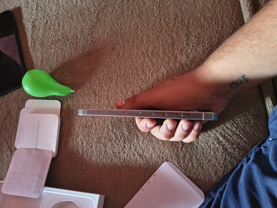 Vând iPhone 16 pro max și iPhone 15 pro