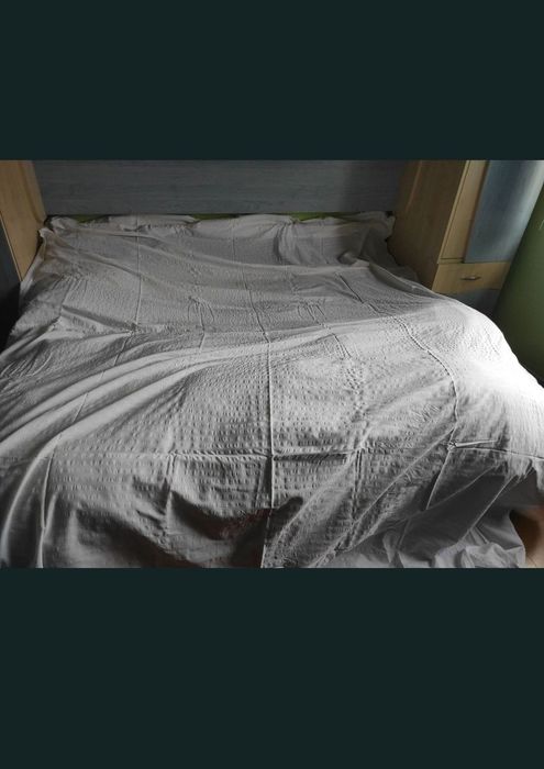 Invelitorie de pat, fețe de pat, cearșafuri și diferite huse de plapume.