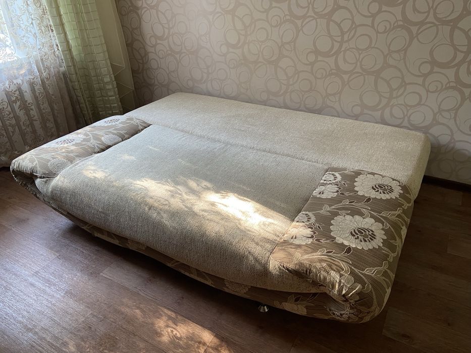 Продам диван в хорошем состоянии