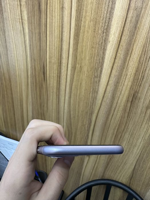 Iphone 11 purple 64 gb 80%