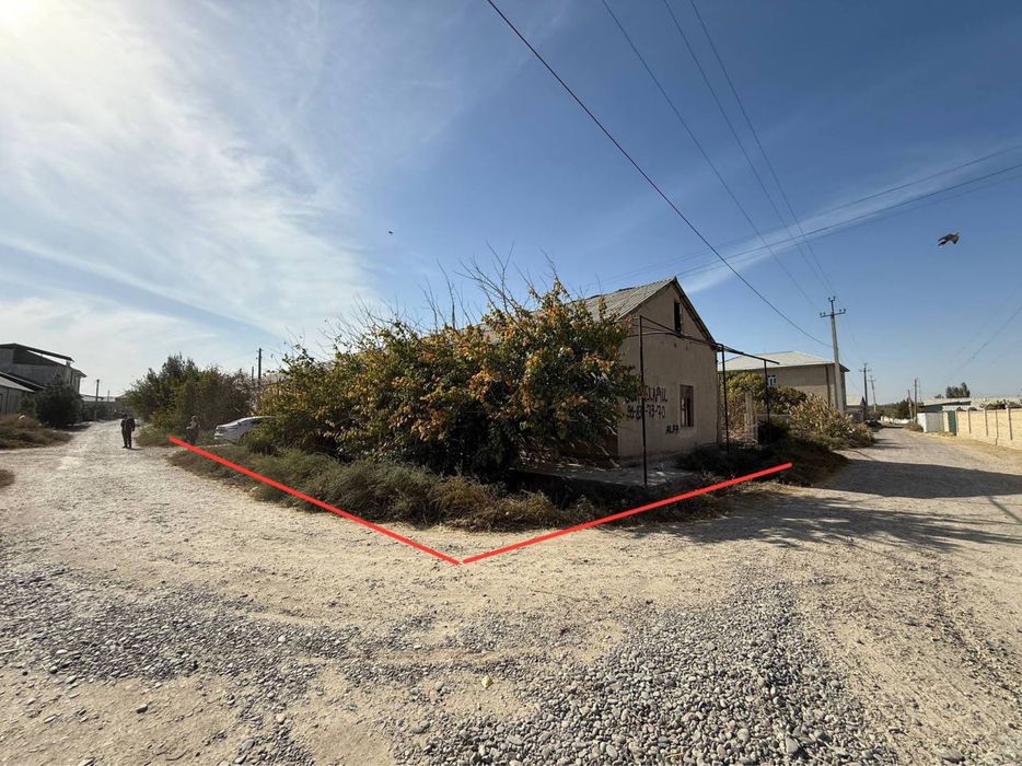 Tayyor xujatda 8 sotiq ozi 13 sotiqli hovli sotiladi