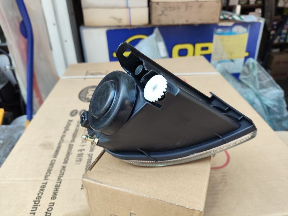 Авенсис туманки 98 год