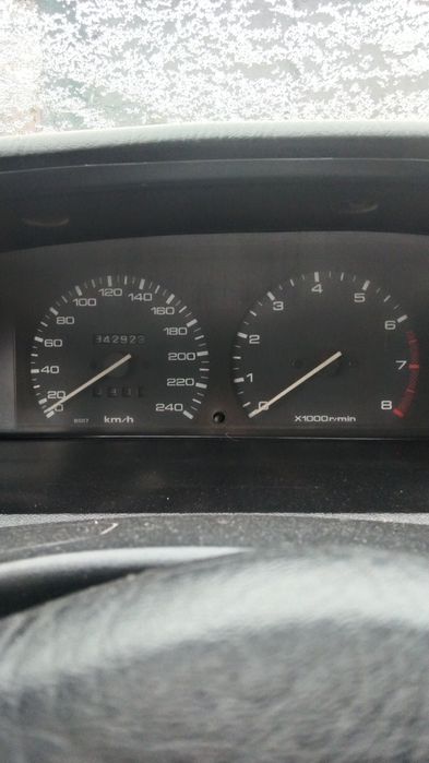 Продам мазду 323