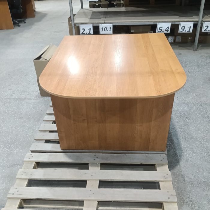 Продам стол офисный