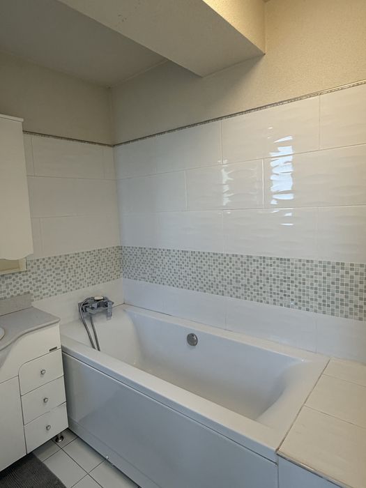 Apartament cu 3camere Floresti strada Eroilor