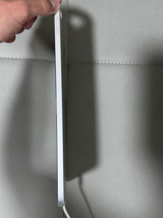 Продам iPad (A16)