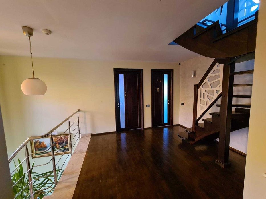 Casa ,Vila langa padure ,teren + livada 4500mp, JACUZZI, Panouri 10kw