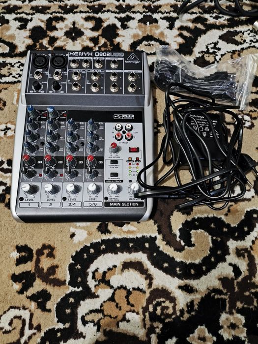 Микшерный пульт Behringer Q 802 usb