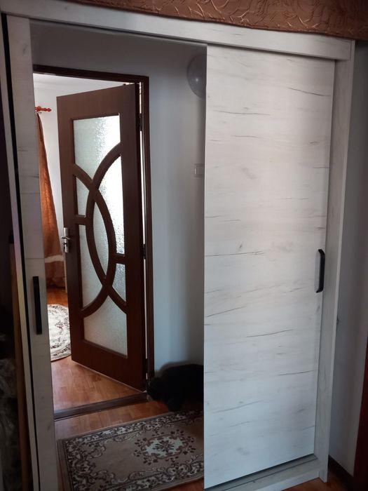 Vând apartament Rm Sarat