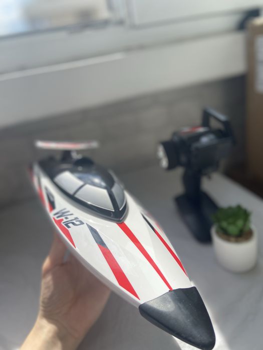 RC лодка – мощна, 35 км/ч, бърза и водоустойчива за забавление