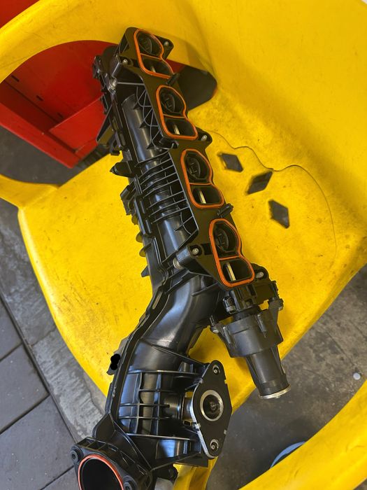 Galerie admisie  Bmw 8513655 biturbo 2.0 cu tot cu motoras originala