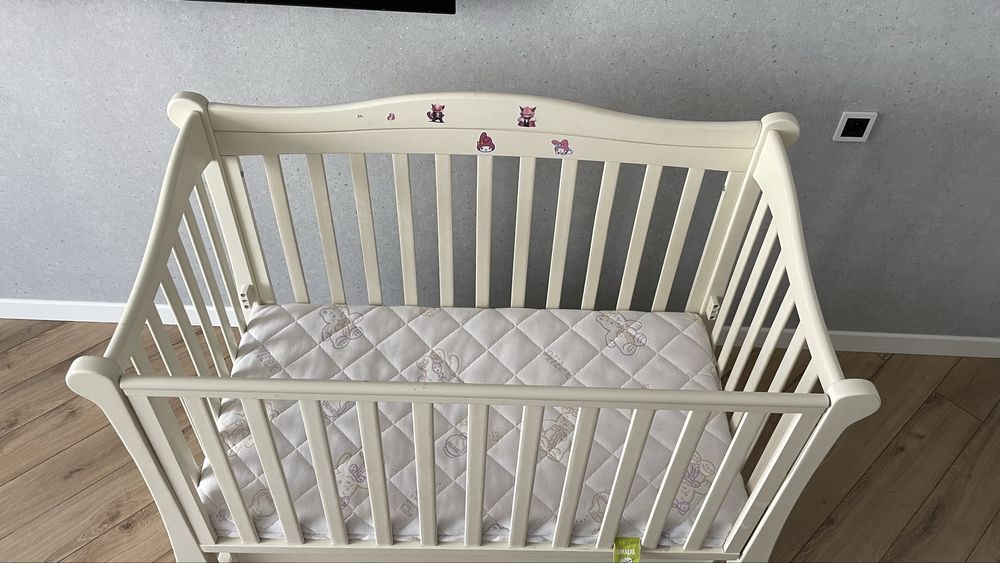 Детская кровать с маятником