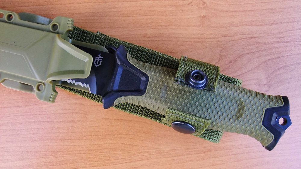 Тактически нож  Gerber Strongarm / с опция за хоризонтално носене /