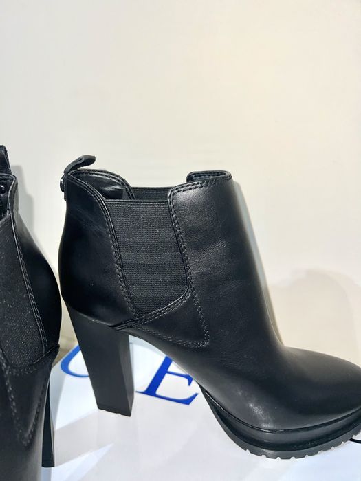 обувки Guess с ток