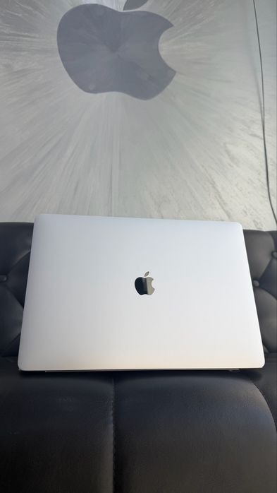 Apple MacBook Pro 2017 i7 16GB 256GB в 15 inch хорошем состоянии