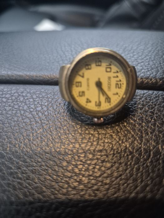 Трое часов всё вместе