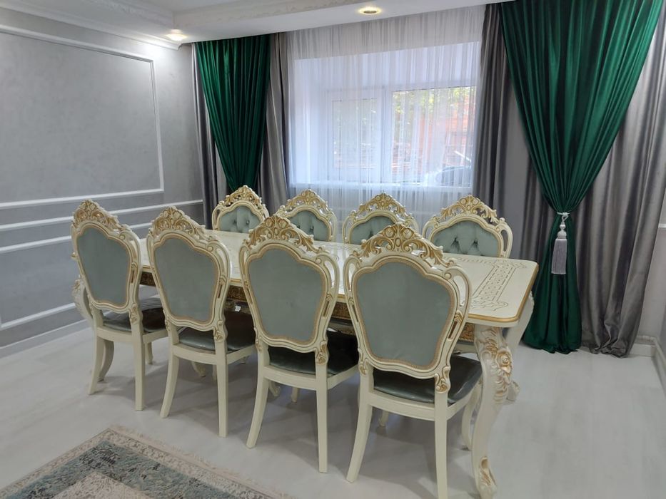 Продается стол со стульями
