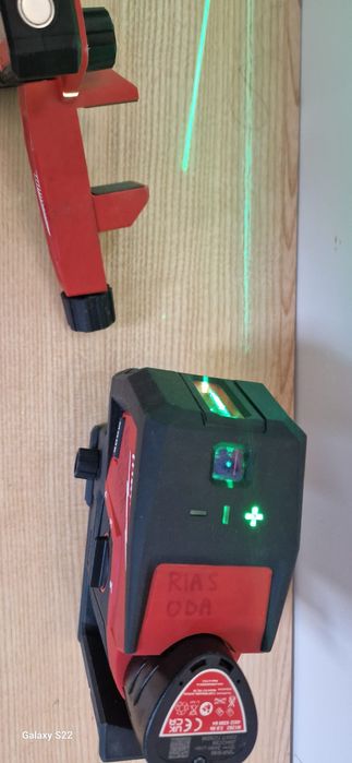 Milwaukee nivela cu linii -punct