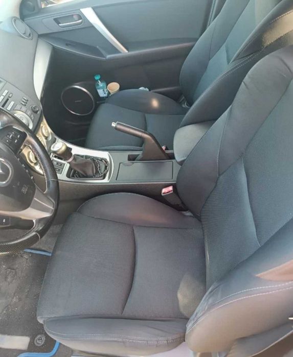 Лек автомобил Mazda 3