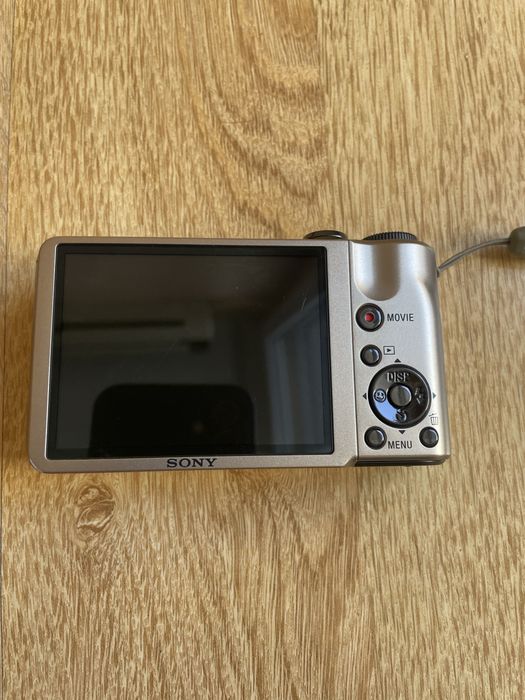Продавам фотоапарат Sony DSC-HX5V
