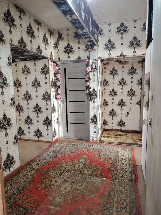 sotiladi sergili 8 lakatsa juda yaxshi joyda joylashgan