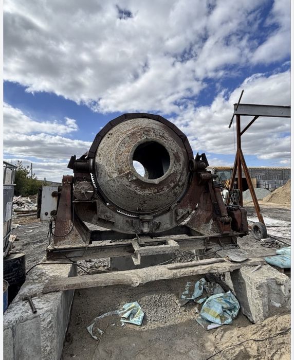 Продам бетономешалка 2 куба на 380 павлодар в отличном состоянии !