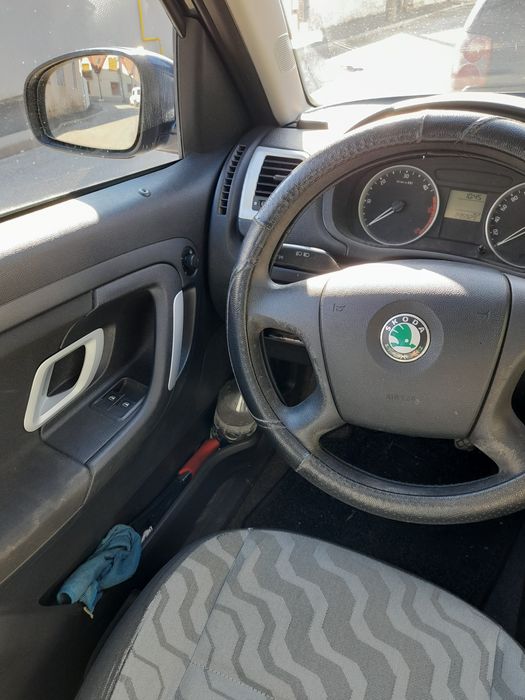 Vând Skoda Roomster