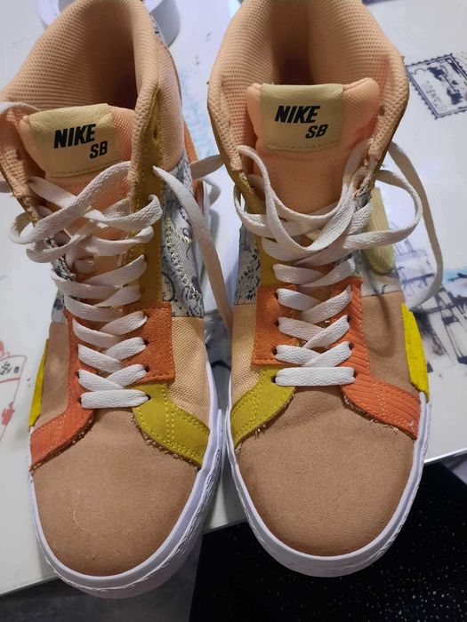 Sneakers Nike Blazer Mid PRM Zoom
Paisley White Peach