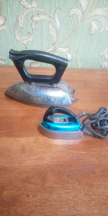 Утюги советские не рабочие.