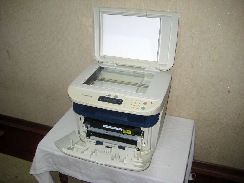 Canon 3220 лазерный принтер 3 в одном почти новая!