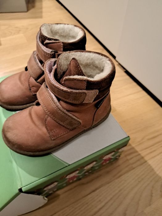 Ghete imblanite Bundgaard crem marimea 25 piele 30 lei