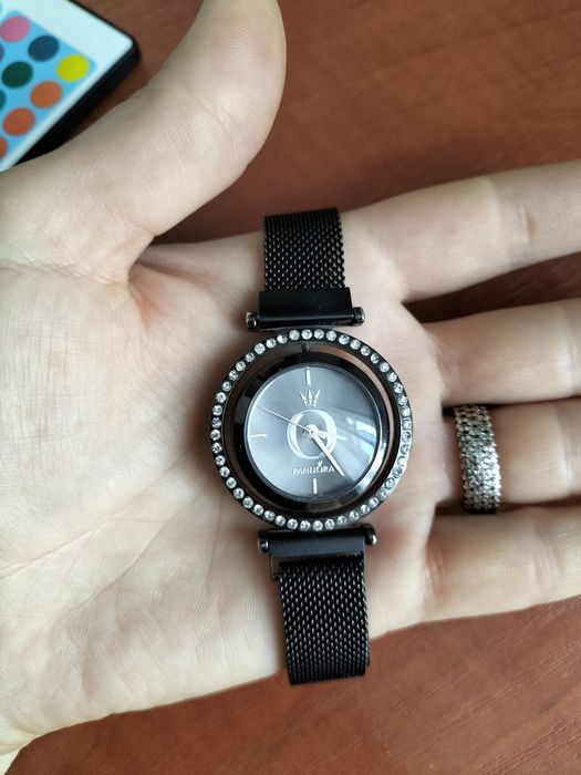 Продам женские часы