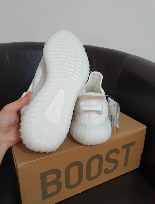 Yeezy 350 Bone noi 42,43,44