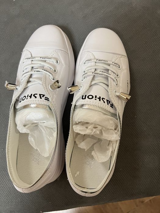 Продам кроссовки