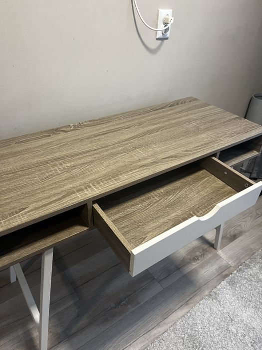 Продавам офис бюро  или детска стая