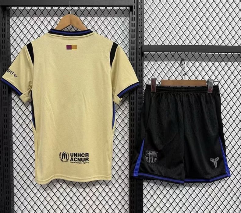 Echipament fotbal copii ( tricou + pantaloni ) , Barcelona
