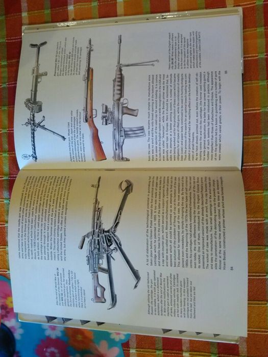 Продавам антикварна книга на Анлийски език