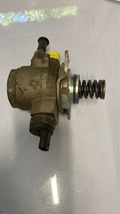 Помпа за високо налягане-оригинална работеща. Пасат 7 - 1.4 бензин мет