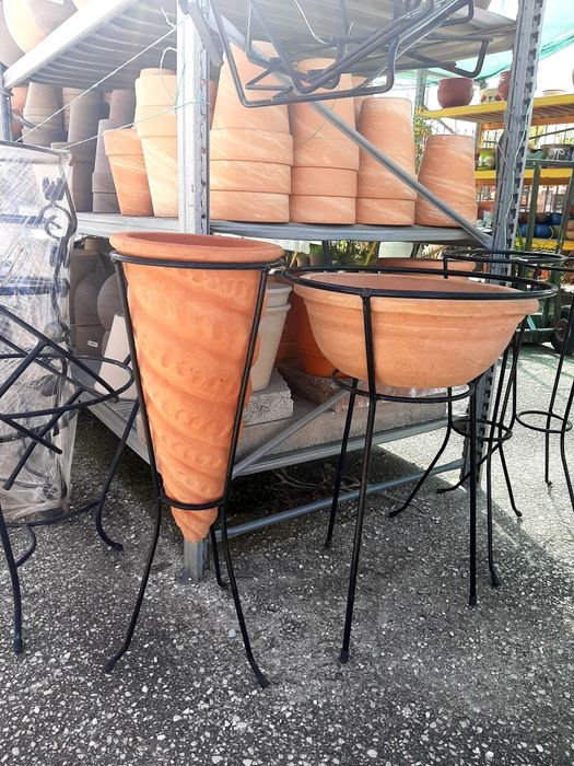 Глинени делви и саксии